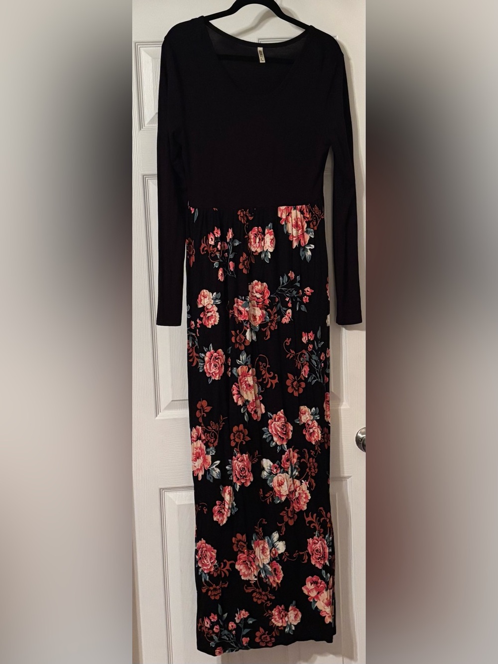 Women's Casual Long Sleeve Floral & Black Maxi Dress with Pockets